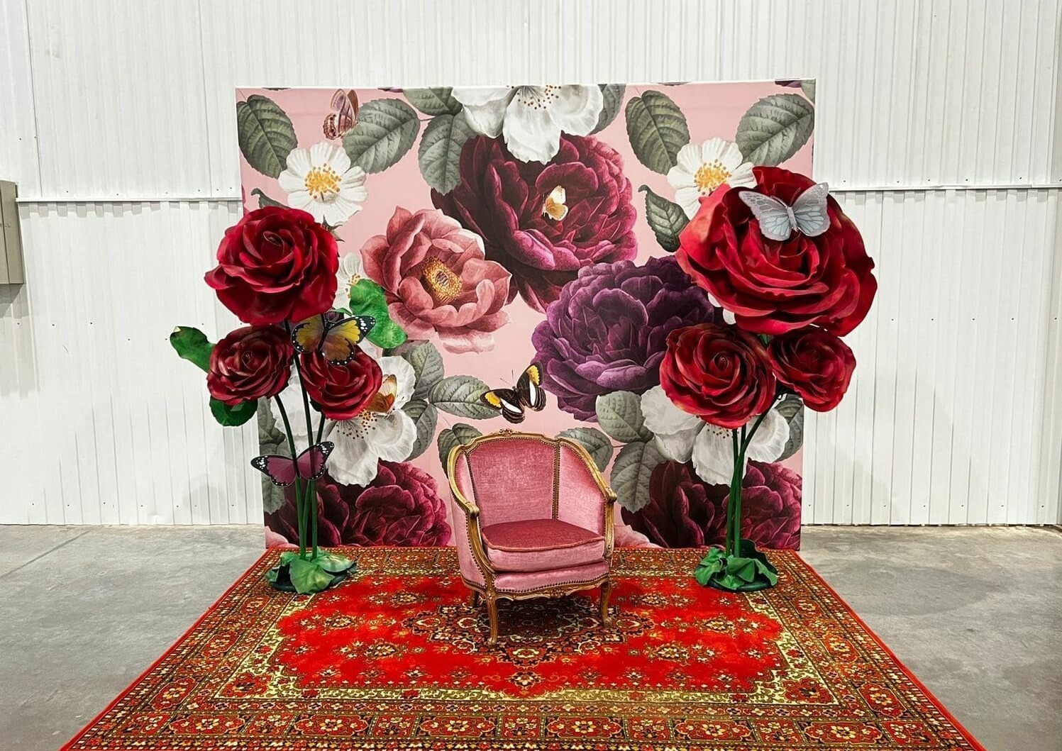 Фотозона цветочная в стиле Gucci Фотозона цветочная в стиле Gucci