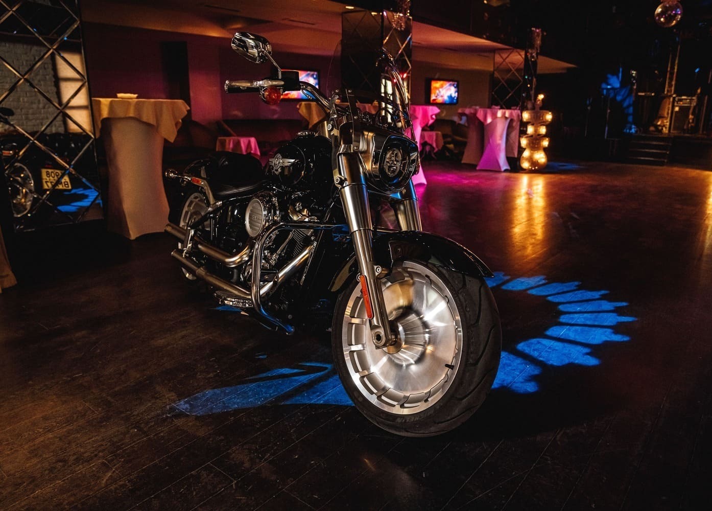 Фотозона из черных пайеток в стиле Рок Фотозона из черных пайеток в стиле Рок