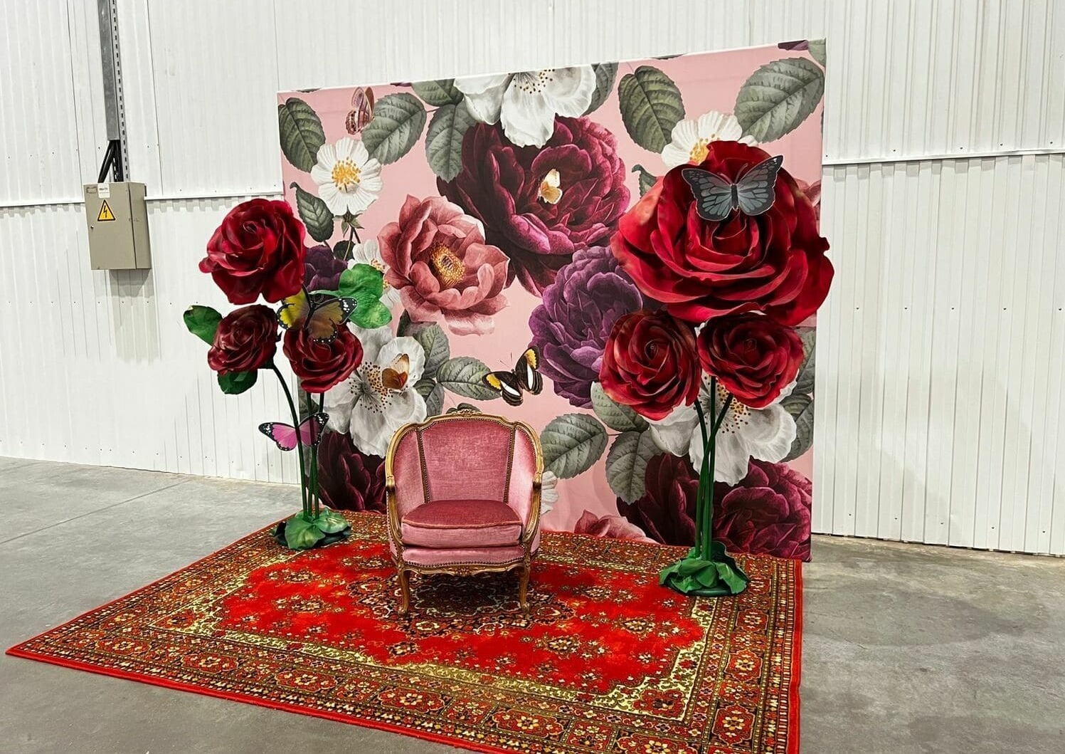 Фотозона цветочная в стиле Gucci Фотозона цветочная в стиле Gucci