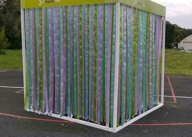 Уличная фотозона куб с лентами Уличная фотозона куб с лентами