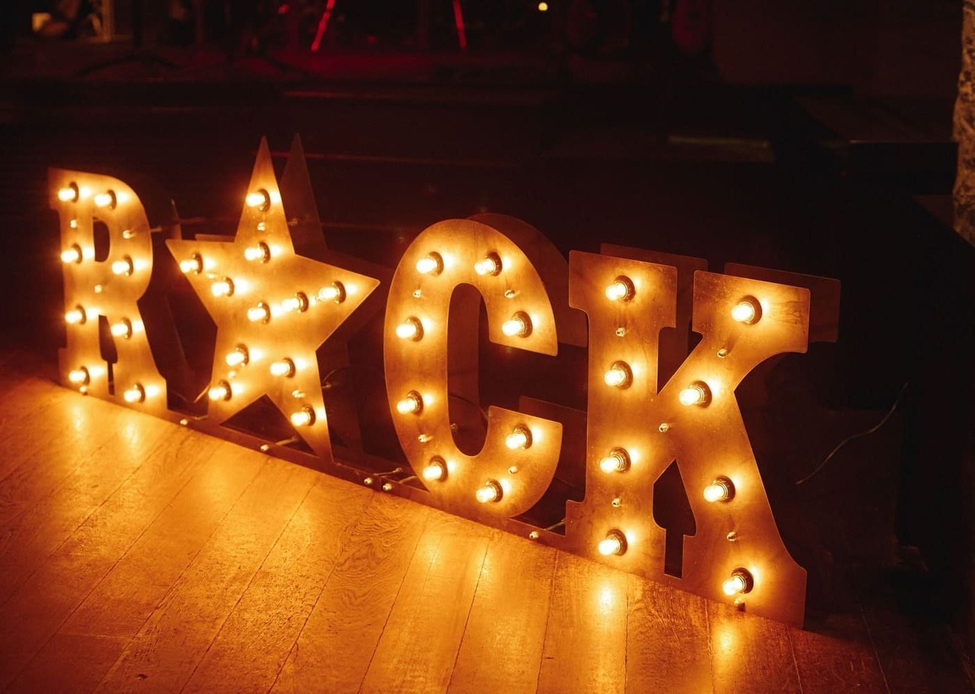 Фотозона из черных пайеток в стиле Рок Фотозона из черных пайеток в стиле Рок