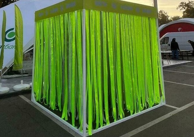 Уличная фотозона куб с лентами Уличная фотозона куб с лентами